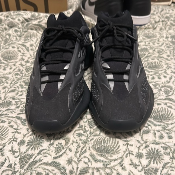 Yeezy 700 v3 Alvah Size 12 Used 9.5/10 condition - Picture 2 of 7
